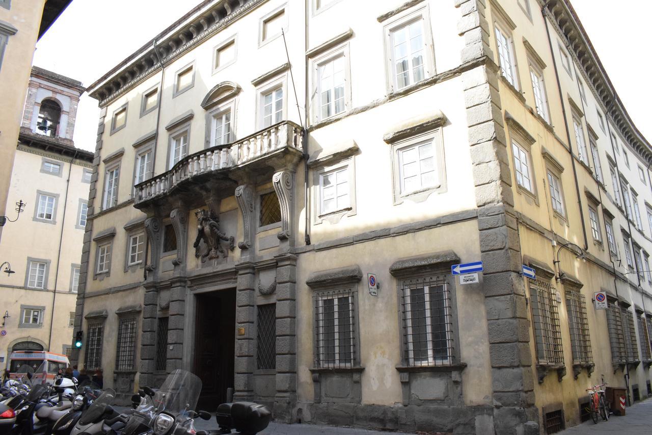 Palazzo Tucci Apartments Лукка Экстерьер фото